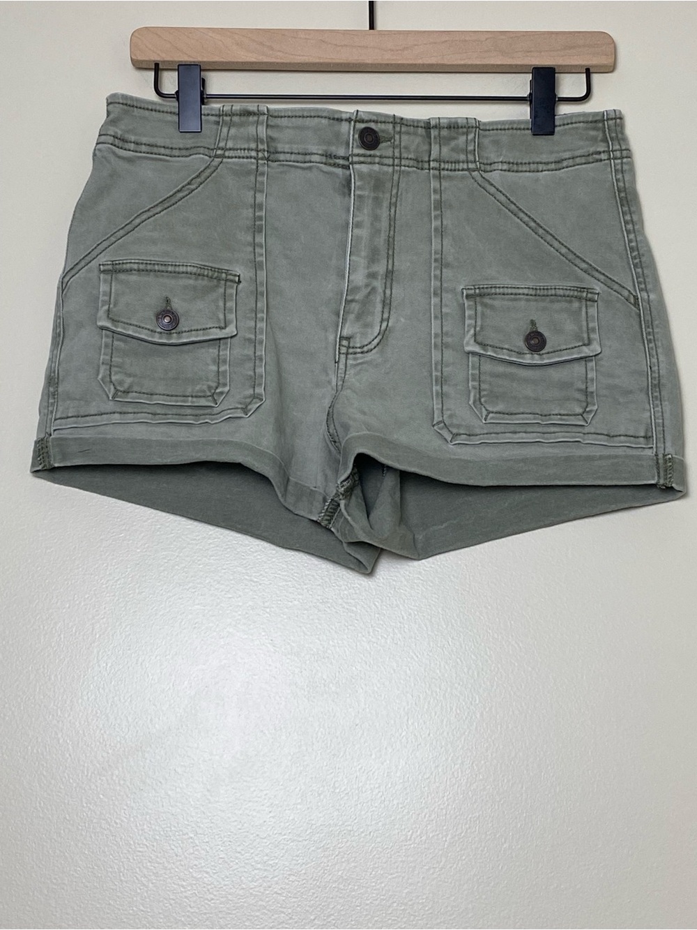 Abercrombie & Fitch Olive Green Cargo Utility Shorts Size 8 W29 Cuffed Casual